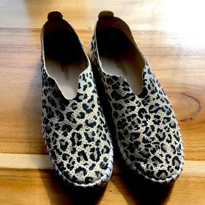 Isle Jacobsen Cheetah Tulip Leo Milk Creme Shoes